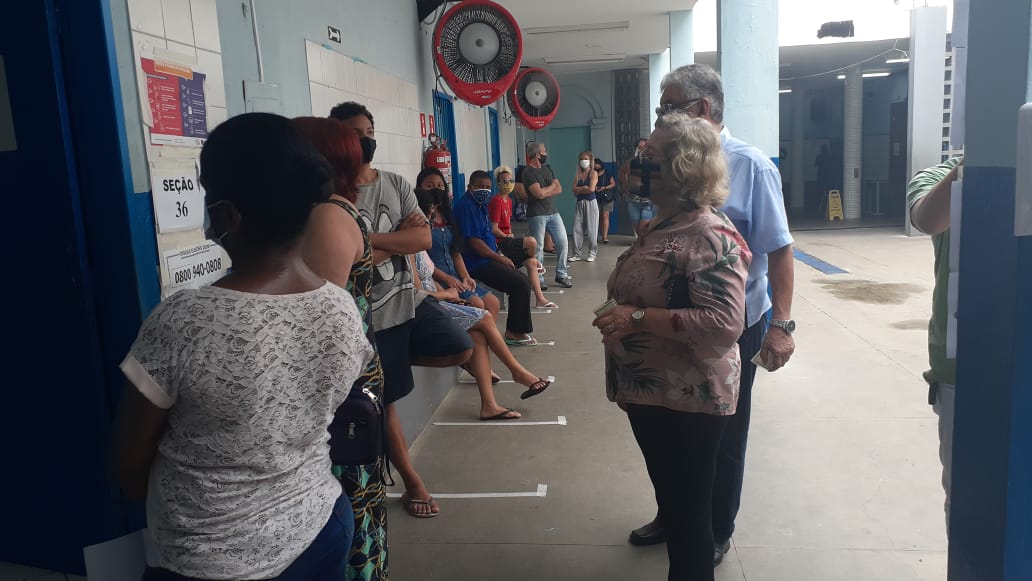 Registro de fila em seção eleitoral na escola São Vicente, no Centro de Vitória. Foto: Israel Magioni