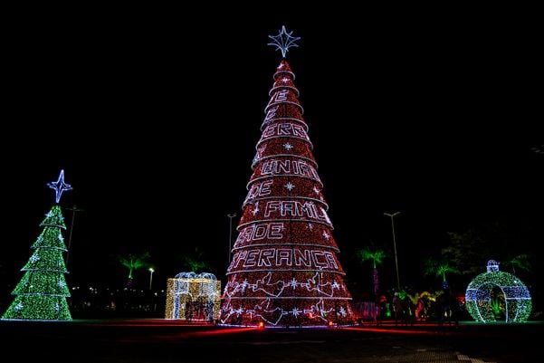 Rede e TV Gazeta inauguram programação de Natal com árvore de 16m na Serra  | Rede Gazeta